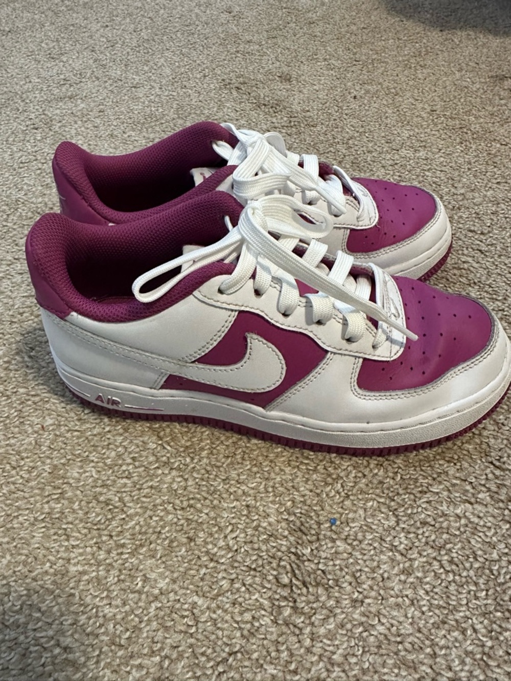 Nike Low-Top Sneakers - White & Magenta